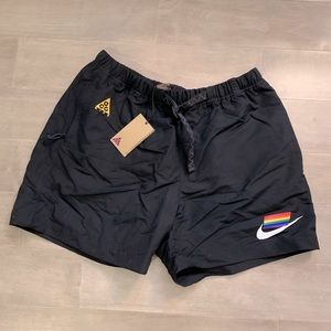 Nike ACG BeTrue Shorts. Black athletic hiking shorts size large